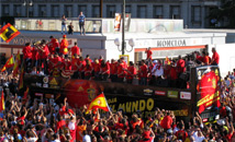 seleccion futbol roja espana mundial celebracion pepsi arbeloa vending machines maquinas refrescos bebidas cocacola