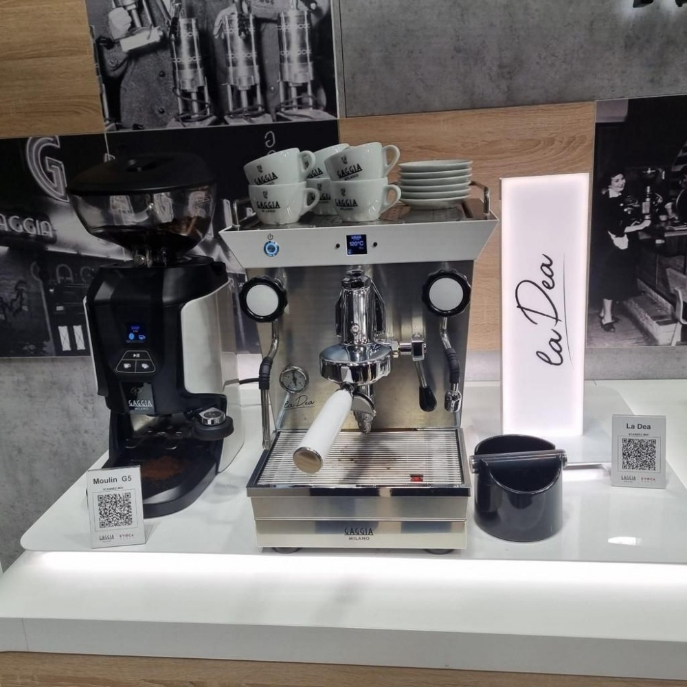 molino de café y máquina espresso