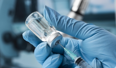 ¿Existe relación entre la venta de Narcan en expendedoras y el descenso en muertes por sobredosis en Estados Unidos?