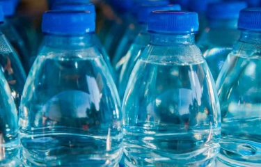 4 de cada 10 embotelladores de agua afirman un descenso en la demanda de botellas de vidrio 4 de cada 10 embotelladores de agua afirman un descenso en la demanda de botellas de vidrio