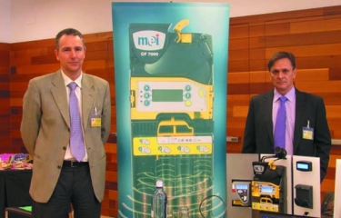 "El pago con trajeta es más apropiado para emplazamientos públicos; el pago móvil, para el consumo cautivo"