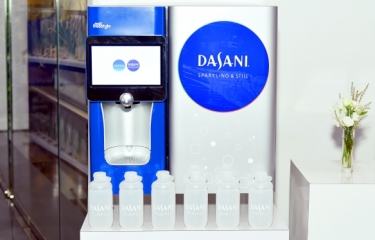 Botellas fabricadas con plantas y el dispensador PureFill, apuestas de Dasani
