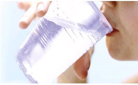 El volumen de ventas del agua embotellada vuelve a subir en el Reino Unido