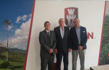 El embajador español en Colombia visita la fábrica de Azkoyen ubicada en Pereira