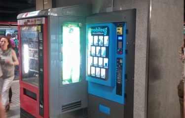 Mobiloso reduce el tamaño de sus expendedoras de accesorios de telefonía