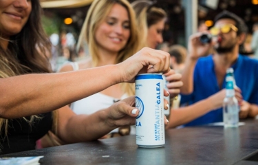 NEA, agua en lata de aluminio para evitar el plástico