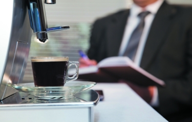 Buenos tiempos para el OCS: 1 de cada 5 consumidores elige el trabajo como lugar predilecto para el café
