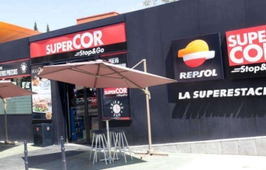 Alianzas estaciones de servicio: la colaboración de El Corte Inglés y Repsol supera los ingresos pre-covid