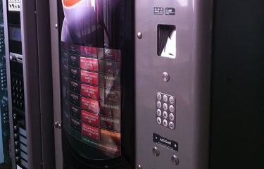 Andalucía plantea la adaptación de las expendedoras para avanzar en accesibilidad