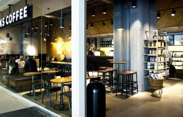 Áreas abre cuatro establecimientos en el Aeropuerto de Valencia y gestiona allí 35 máquinas de vending