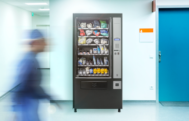 Azkoyen pone al alcance de los ciudadanos máquinas de vending con EPI’s