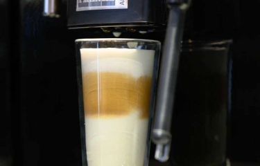 Barista y máquina se unen: Recetas de autor de café en las superautomáticas