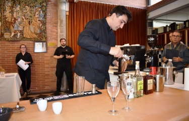 Carlo Agulló gana el premio al Mejor Barista del Año de Cafés Cornellá Carlo Agulló gana el premio al Mejor Barista del Año de Cafés Cornellá