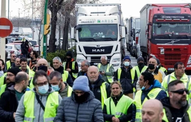 Bloqueos de materias primas por la huelga de transportes Bloqueos de materias primas por la huelga de transportes