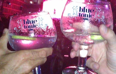Blue Tonic by KAS presenta su gran versatilidad en una gran fiesta en Ibiza