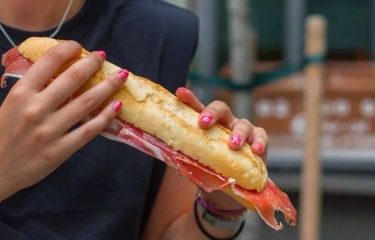 Bocadillos de jamón gourmet en las expendedoras: Enrique Tomás apuesta por la distribución automática Bocadillos de jamón gourmet en las expendedoras: Enrique Tomás apuesta por la distribución automática