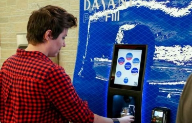 BYOB: las máquinas de vending sin botellas de Coca-Cola BYOB: las máquinas de vending sin botellas de Coca-Cola