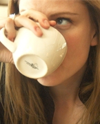 Beber entre 3 y 5 tazas de café al día previene el Alzheimer y la demencia