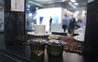 Navarra veta las cápsulas y los vasos desechables y obliga al vending a ofrecer agua gratis