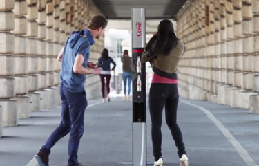 Coca-Cola pone 'a dieta' a una máquina y la presenta en lugares inesperados