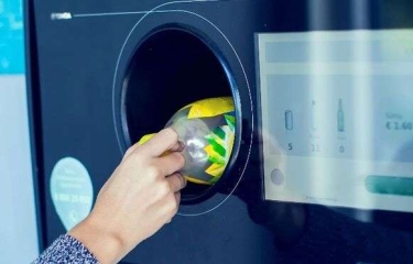 Cuando el vending soluciona también el plástico que NO genera el sector Cuando el vending soluciona también el plástico que NO genera el sector