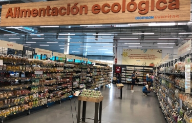Decathlon apuesta por los “mini súpers” con espacios automatizados de alimentación Decathlon apuesta por los “mini súpers” con espacios automatizados de alimentación