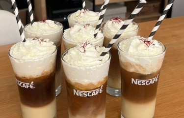 Del bienestar a la stravaganza: Café frío de especialidad con aceite de oliva