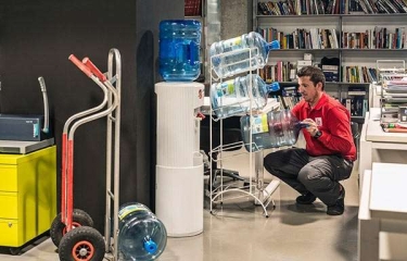 Dispensador automático de agua: el oasis en las oficinas