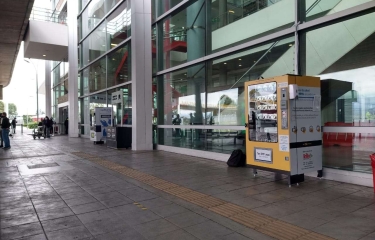 El aeropuerto de Bogotá protege a sus trabajadores con dispensadoras automáticas
