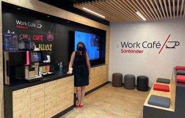 El modelo coffee corners de Santander llega a los campus universitarios