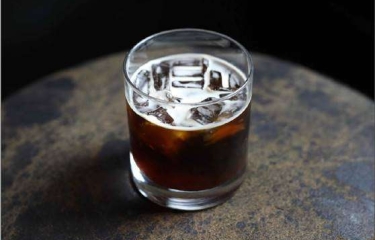 El potencial de los dispensadores de hielo en el sector del café vending: eliminando la barrera de la estacionalidad