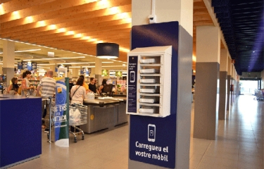 Los supermercados del futuro se equipan con estaciones de carga de móviles