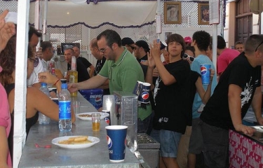 La Feria de Málaga podrá convivir con la Ley Antitabaco dentro de las casetas