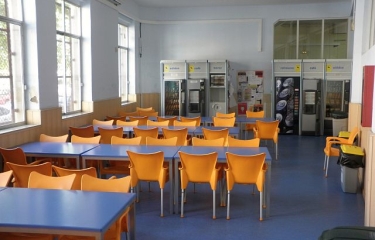 Las cafeterías universitarias en crisis: ¿futuros espacios de ‘costudying’ con vending?