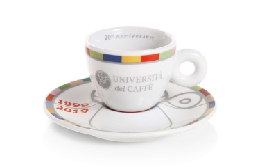 illycaffè, 20 años de historia de su “Università del caffè”, plasmados en una taza