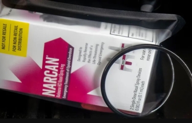 Instalan máquinas expendedoras de Narcan en California Instalan máquinas expendedoras de Narcan en California