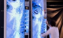 Las máquinas de Jofemar ponen a prueba la habilidad de Pablo Motos y Santi Millán