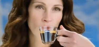 Si Nespresso tiene a Clooney...Lavazza tiene a la Roberts