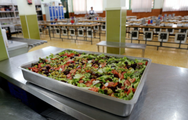 La CNMC multa a 7 empresas por repartirse contratos públicos de alimentación La CNMC multa a 7 empresas por repartirse contratos públicos de alimentación