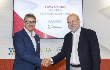 La distribución automática dona más de 74 toneladas de alimentos y bebidas al Banco de Alimentos