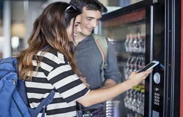 La distribución automática gana la batalla en Génova y consigue la reapertura del servicio La distribución automática gana la batalla en Génova y consigue la reapertura del servicio