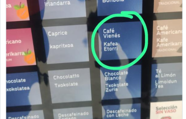 La traducción viral al euskera en una máquina de café: 'Kafea etorri' en lugar de 'Café Vienés' La traducción viral al euskera en una máquina de café: 'Kafea etorri' en lugar de 'Café Vienés'