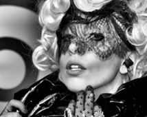 Lo nuevo de Lady Gaga se promociona en los bares a través de Facebook y Twitter