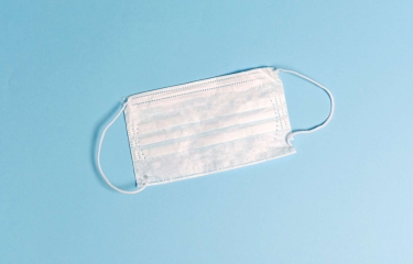 Las mascarillas, presentes en el aeropuerto de Madrid en las máquinas de Olevending