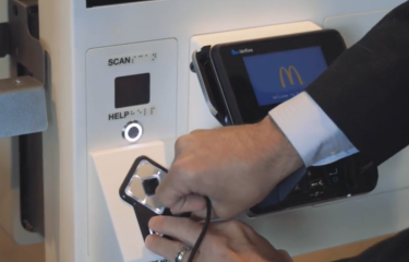 Los quioscos de autoservicio accesibles para los consumidores ciegos ya son una realidad Los quioscos de autoservicio accesibles para los consumidores ciegos ya son una realidad