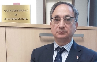 “Automatizar servicios es positivo pero sin olvidar la atención personal”