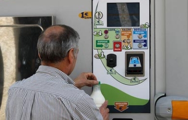 La leche fresca se resiste a abandonar su canal de distribución automática