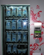 El Vending de leche fresca rescata el formato tradicional de la bolsa de plástico