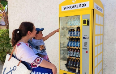 Máquinas automáticas que dispensan crema solar para un verano seguro