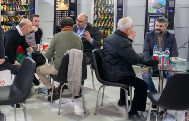 Mientras la ruta del autoservicio se dirige hacia Turquía, ATRAX-VENDEX carga motores